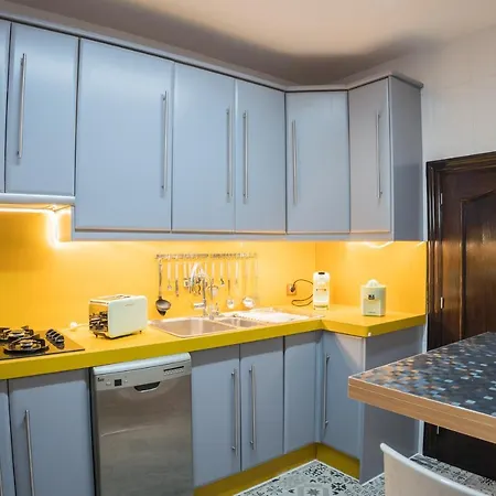 Street Level Apartment. Swimming Pool, Wifi, Apartment